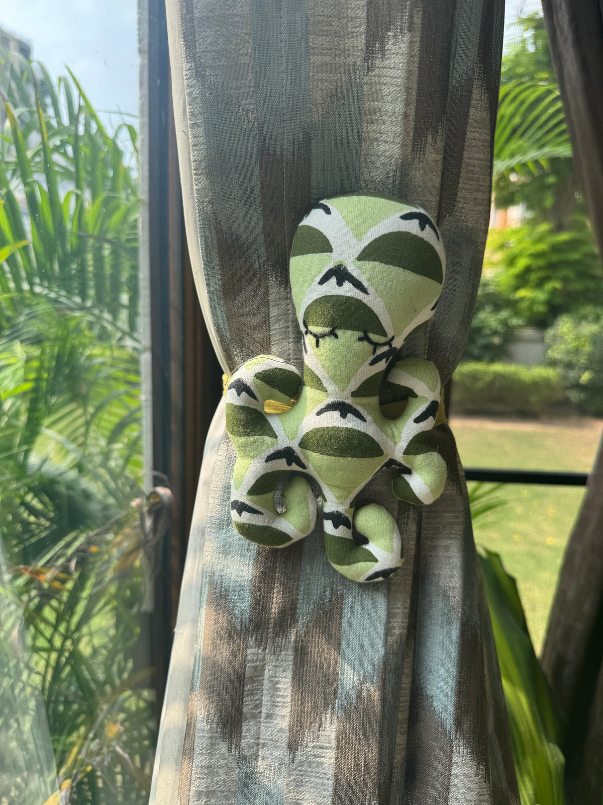 Octopus Curtain Tie