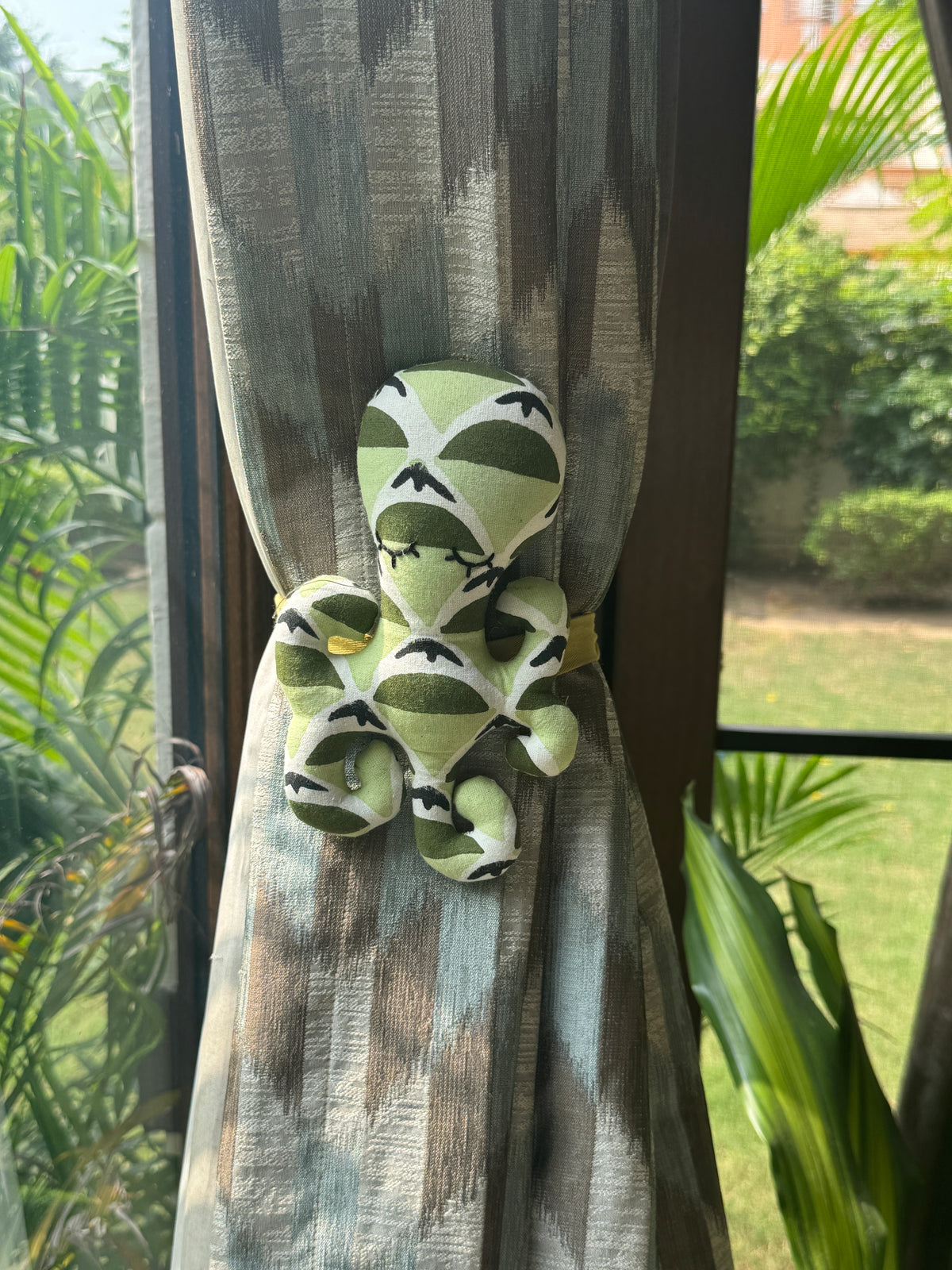 Octopus Curtain Tie
