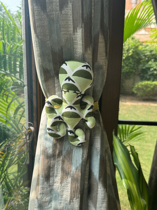 Octopus Curtain Tie